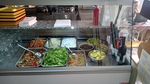 frisch zubereitete Salate